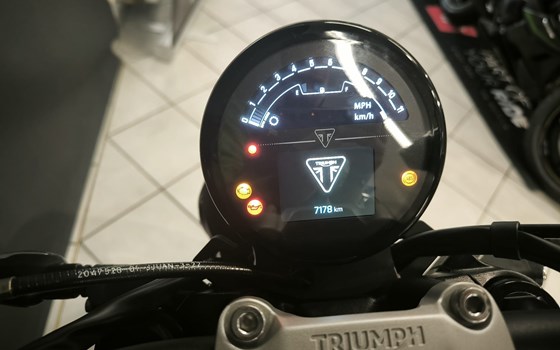 Gebrauchtmotorrad Triumph Trident 660 - Bild 8