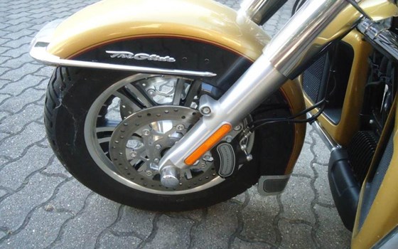 Gebrauchtmotorrad Harley-Davidson Tri Glide Ultra Classic FLHTCUTG - Bild 5