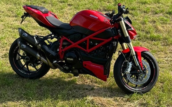 Gebrauchtmotorrad Ducati Streetfighter 848 - Bild 1 Gebrauchtmotorrad Ducati Streetfighter 848 - Bild 1