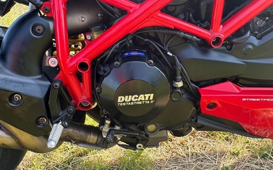 Gebrauchtmotorrad Ducati Streetfighter 848 - Bild 5 Gebrauchtmotorrad Ducati Streetfighter 848 - Bild 5