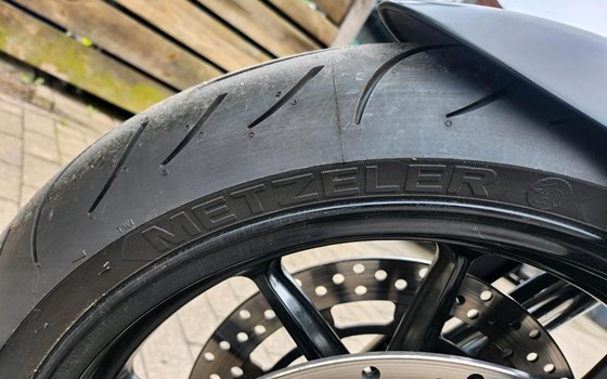 Gebrauchtmotorrad Ducati Streetfighter 848 - Bild 2 Gebrauchtmotorrad Ducati Streetfighter 848 - Bild 2