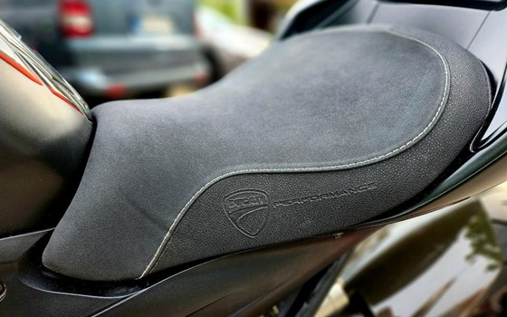 Gebrauchtmotorrad Ducati Streetfighter 848 - Bild 4 Gebrauchtmotorrad Ducati Streetfighter 848 - Bild 4