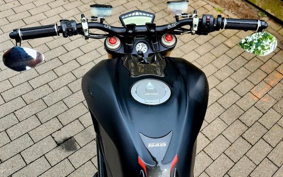 Gebrauchtmotorrad Ducati Streetfighter 848 - Bild 6 Gebrauchtmotorrad Ducati Streetfighter 848 - Bild 6