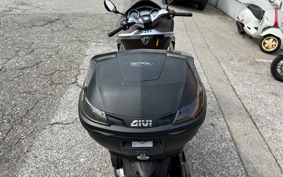 Gebrauchtmotorrad Piaggio X10 350 i.e. - Bild 4 Gebrauchtmotorrad Piaggio X10 350 i.e. - Bild 4