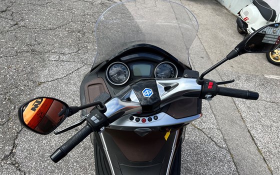 Gebrauchtmotorrad Piaggio X10 350 i.e. - Bild 5 Gebrauchtmotorrad Piaggio X10 350 i.e. - Bild 5
