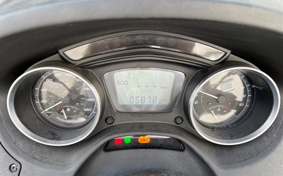 Gebrauchtmotorrad Piaggio MP3 500 hpe Sport Advanced - Bild 6 Gebrauchtmotorrad Piaggio MP3 500 hpe Sport Advanced - Bild 6