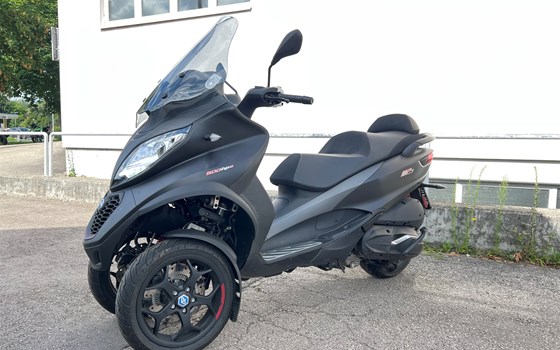 Gebrauchtmotorrad Piaggio MP3 500 hpe Sport Advanced - Bild 1 Gebrauchtmotorrad Piaggio MP3 500 hpe Sport Advanced - Bild 1