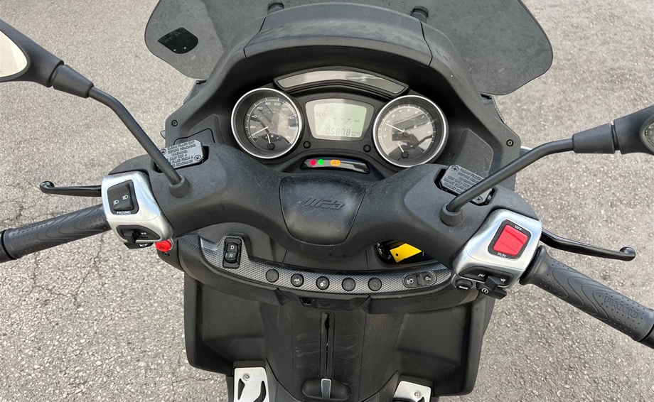 Angebot Piaggio MP3 500 hpe Sport Advanced Bild 4: Angebot Piaggio MP3 500 hpe Sport Advanced