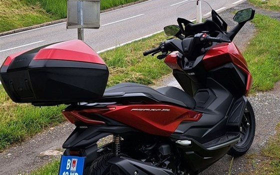 Gebrauchtmotorrad Honda Forza 350 - Bild 3 Gebrauchtmotorrad Honda Forza 350 - Bild 3