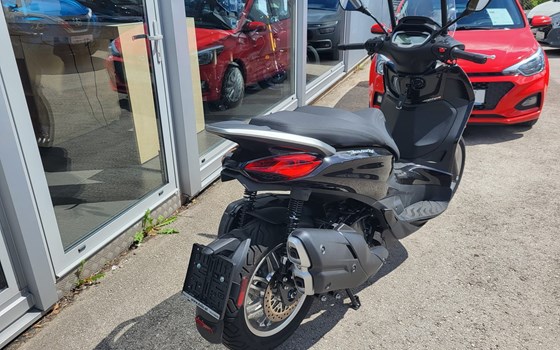 Gebrauchtmotorrad Piaggio Beverly 400 - Bild 3 Gebrauchtmotorrad Piaggio Beverly 400 - Bild 3