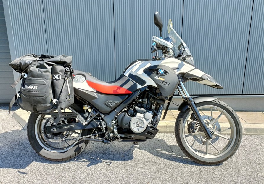BMW G 650 GS (aura-weiss/Sitz rot/schwarz)