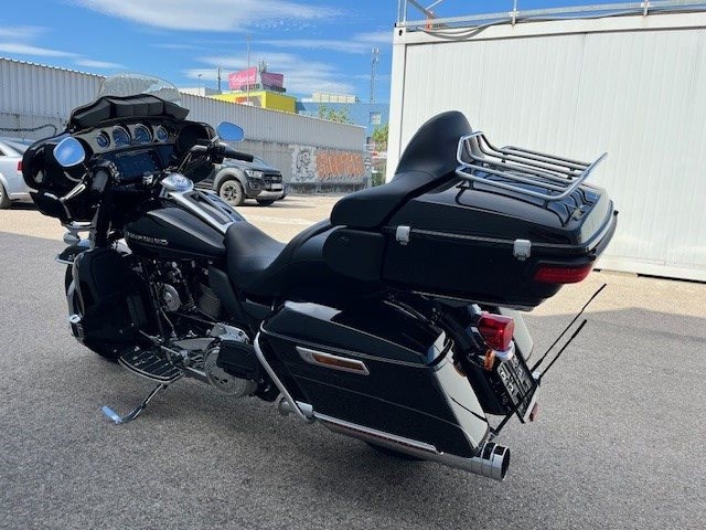 Harley-Davidson Touring Electra Glide Ultra Limited FLHTK (Vivid Black) - Bild 10
