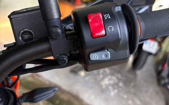 Gebrauchtmotorrad KTM 690 SMC R - Bild 10 Gebrauchtmotorrad KTM 690 SMC R - Bild 10