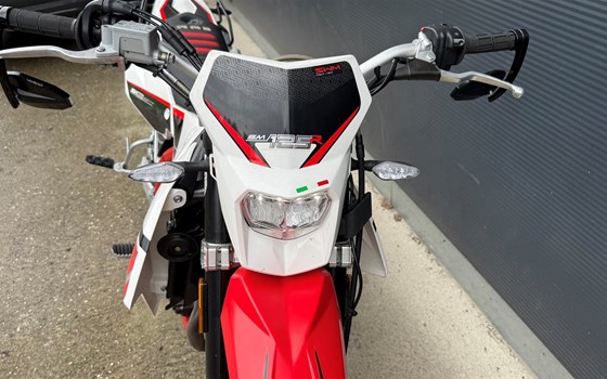 Gebrauchtmotorrad SWM SM 125 R - Bild 4 Gebrauchtmotorrad SWM SM 125 R - Bild 4
