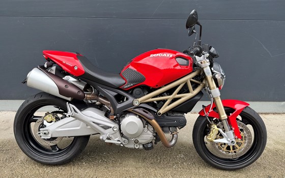 Gebrauchtmotorrad Ducati Monster 696 - Bild 1 Gebrauchtmotorrad Ducati Monster 696 - Bild 1