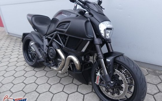Gebrauchtmotorrad Ducati Diavel 1200 Dark - Bild 2