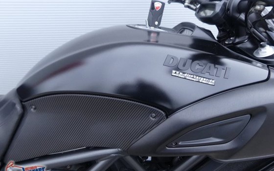 Gebrauchtmotorrad Ducati Diavel 1200 Dark - Bild 3
