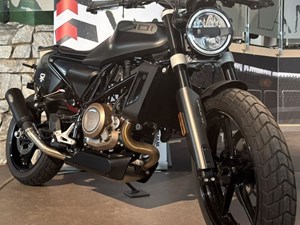 Husqvarna Svartpilen 701