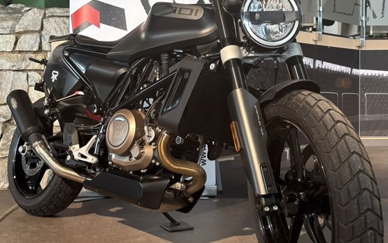 Gebrauchtmotorrad Husqvarna Svartpilen 701 - Bild 1