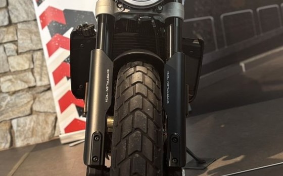 Gebrauchtmotorrad Husqvarna Svartpilen 701 - Bild 4