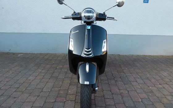 Gebrauchtmotorrad Vespa GTS 300 hpe - Bild 3