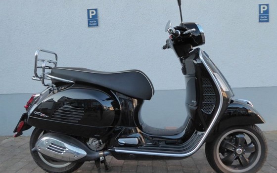 Gebrauchtmotorrad Vespa GTS 300 hpe - Bild 4