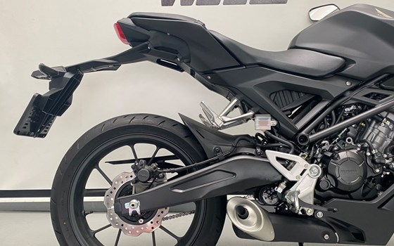 Gebrauchtmotorrad Honda CB125R - Bild 2