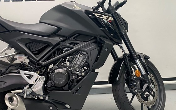 Gebrauchtmotorrad Honda CB125R - Bild 3