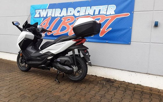 Gebrauchtmotorrad Honda Forza 125 - Bild 3