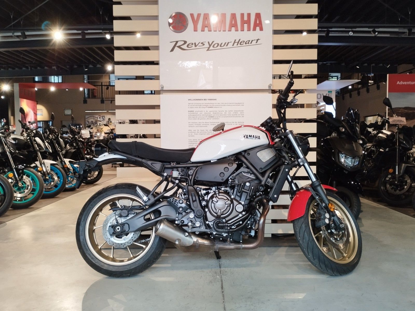 Yamaha XSR700 