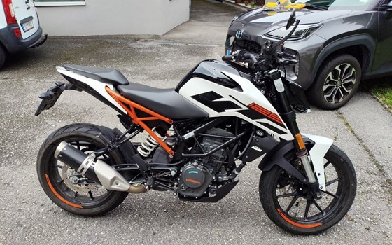 Gebrauchtmotorrad KTM 125 Duke - Bild 2 Gebrauchtmotorrad KTM 125 Duke - Bild 2