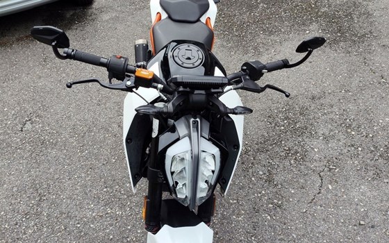Gebrauchtmotorrad KTM 125 Duke - Bild 3