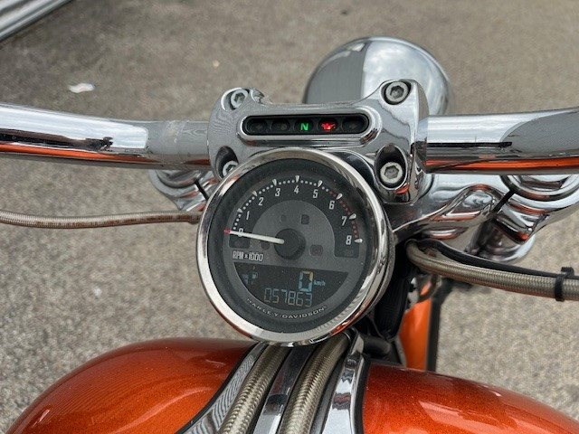 Harley-Davidson CVO Breakout FXSBSE (Hard Candy Sedona Sand & Blaze Orange) - Bild 13