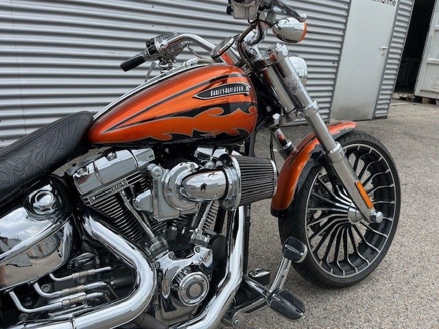 Harley-Davidson CVO Breakout FXSBSE (Hard Candy Sedona Sand & Blaze Orange) - Bild 3