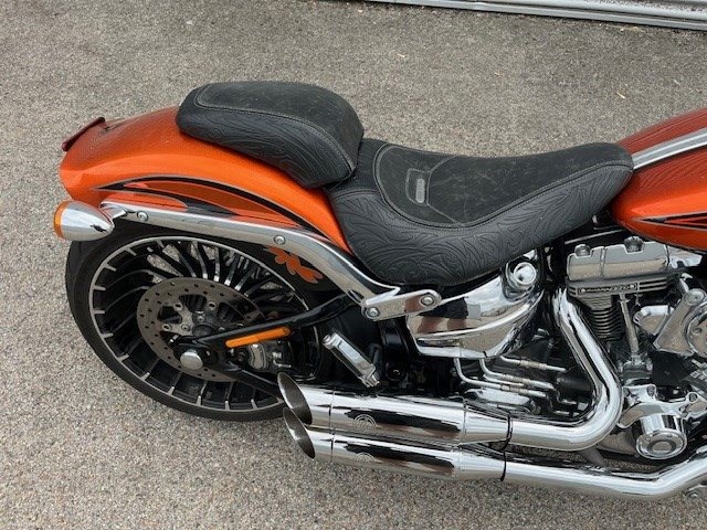Harley-Davidson CVO Breakout FXSBSE (Hard Candy Sedona Sand & Blaze Orange) - Bild 6