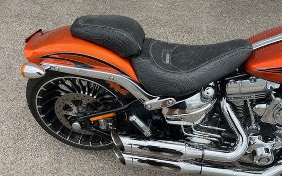 Gebrauchtmotorrad Harley-Davidson CVO Breakout FXSBSE - Bild 6 Gebrauchtmotorrad Harley-Davidson CVO Breakout FXSBSE - Bild 6