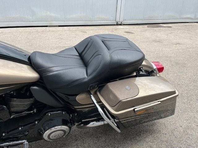 Harley-Davidson CVO Road Glide FLTRXSE (Roman Gold & Burnt Emerald) - Bild 12
