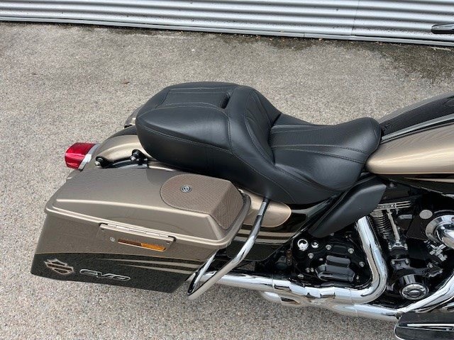 Harley-Davidson CVO Road Glide FLTRXSE (Roman Gold & Burnt Emerald) - Bild 6