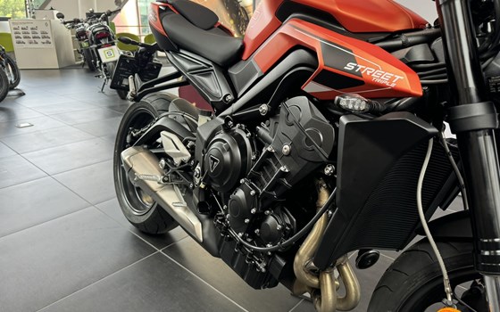 Gebrauchtmotorrad Triumph Street Triple 765 R - Bild 10 Gebrauchtmotorrad Triumph Street Triple 765 R - Bild 10