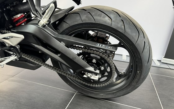 Gebrauchtmotorrad Triumph Street Triple 765 R - Bild 6 Gebrauchtmotorrad Triumph Street Triple 765 R - Bild 6
