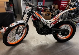 Gebrauchte Montesa Cota 301RR Race Replica Gebrauchte Montesa Cota 301RR Race Replica