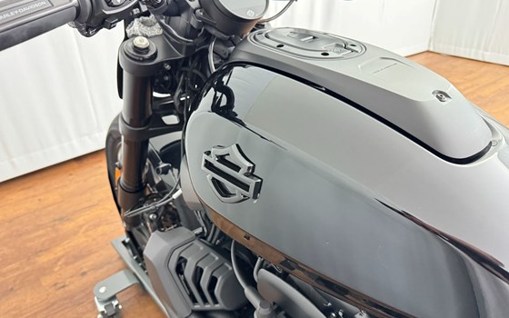 Gebrauchtmotorrad Harley-Davidson Sportster S RH1250S - Bild 10 Gebrauchtmotorrad Harley-Davidson Sportster S RH1250S - Bild 10