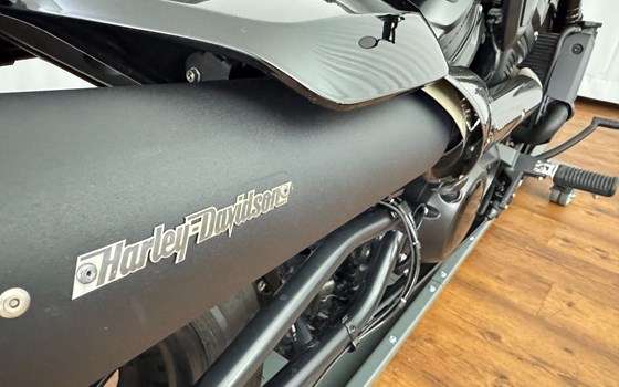 Gebrauchtmotorrad Harley-Davidson Sportster S RH1250S - Bild 11 Gebrauchtmotorrad Harley-Davidson Sportster S RH1250S - Bild 11