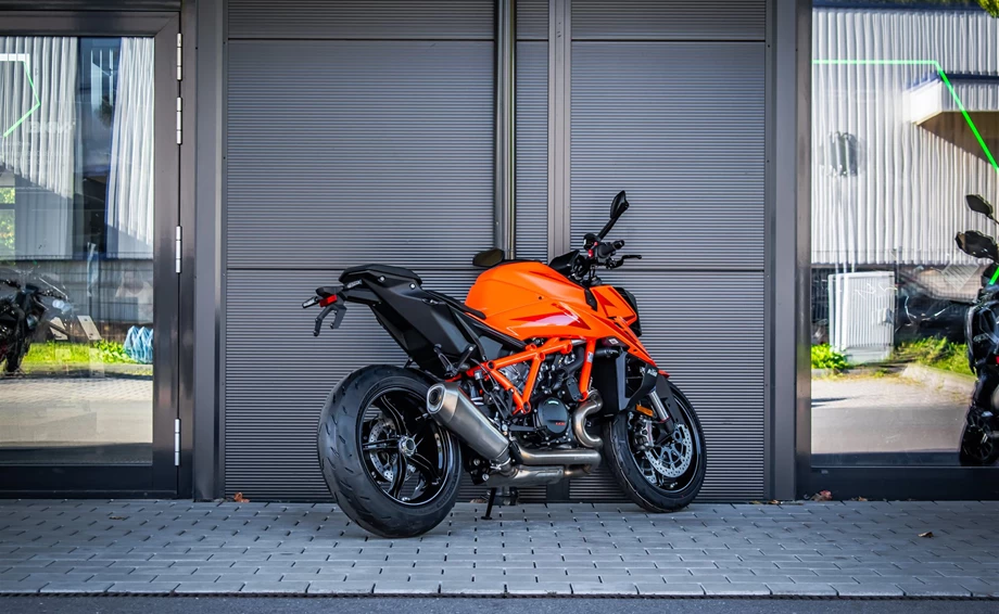 Angebot KTM 1390 Super Duke R EVO Bild 3: Angebot KTM 1390 Super Duke R EVO