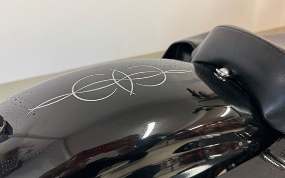 Gebrauchtmotorrad Harley-Davidson Sportster XLH 883 - Bild 4 Gebrauchtmotorrad Harley-Davidson Sportster XLH 883 - Bild 4