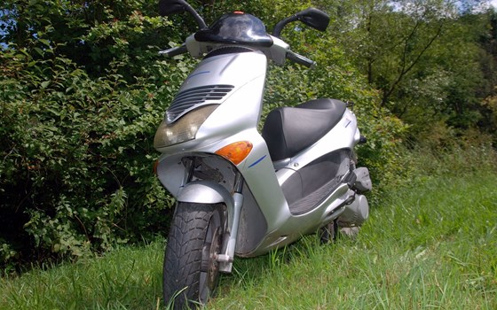 Gebrauchtmotorrad Aprilia Leonardo 150 - Bild 2
