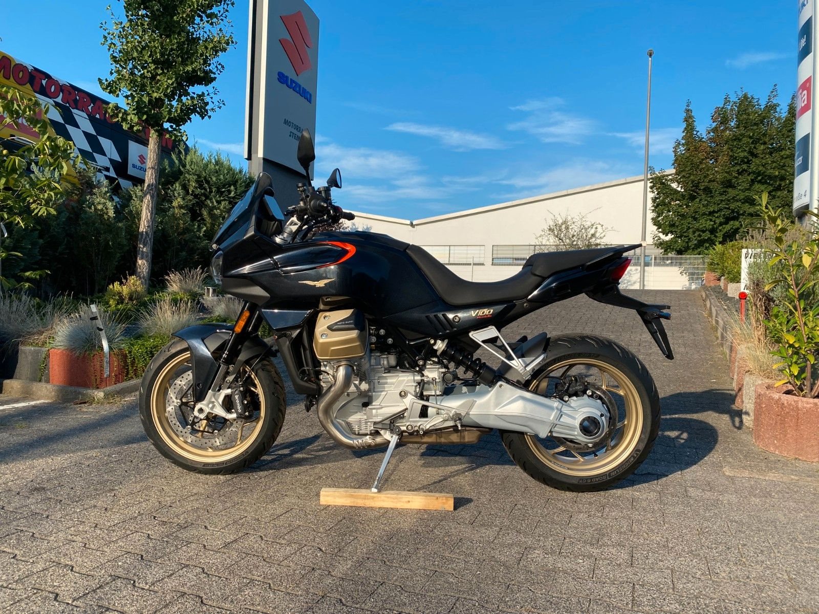 Moto Guzzi V100 Mandello