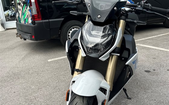 Gebrauchtmotorrad BMW S 1000 R - Bild 5 Gebrauchtmotorrad BMW S 1000 R - Bild 5