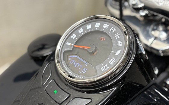 Gebrauchtmotorrad Harley-Davidson Softail Heritage Classic FLSTC - Bild 6 Gebrauchtmotorrad Harley-Davidson Softail Heritage Classic FLSTC - Bild 6
