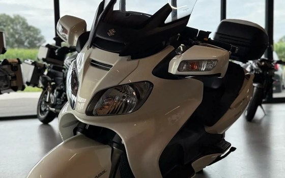 Gebrauchtmotorrad Suzuki Burgman 650 Executive - Bild 1 Gebrauchtmotorrad Suzuki Burgman 650 Executive - Bild 1